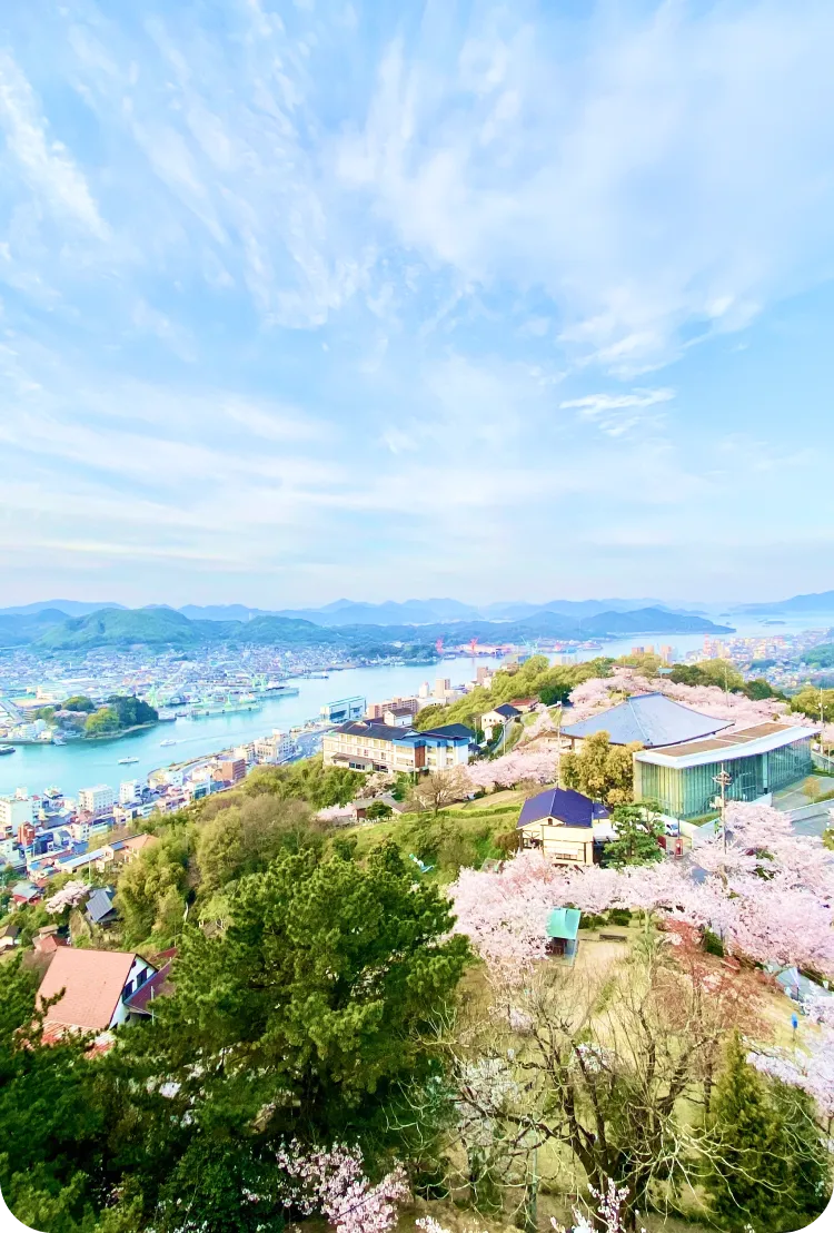 背景写真：尾道を上空から見た風景